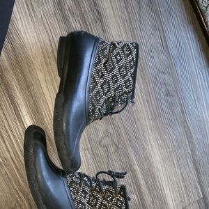 Black sperry short boots